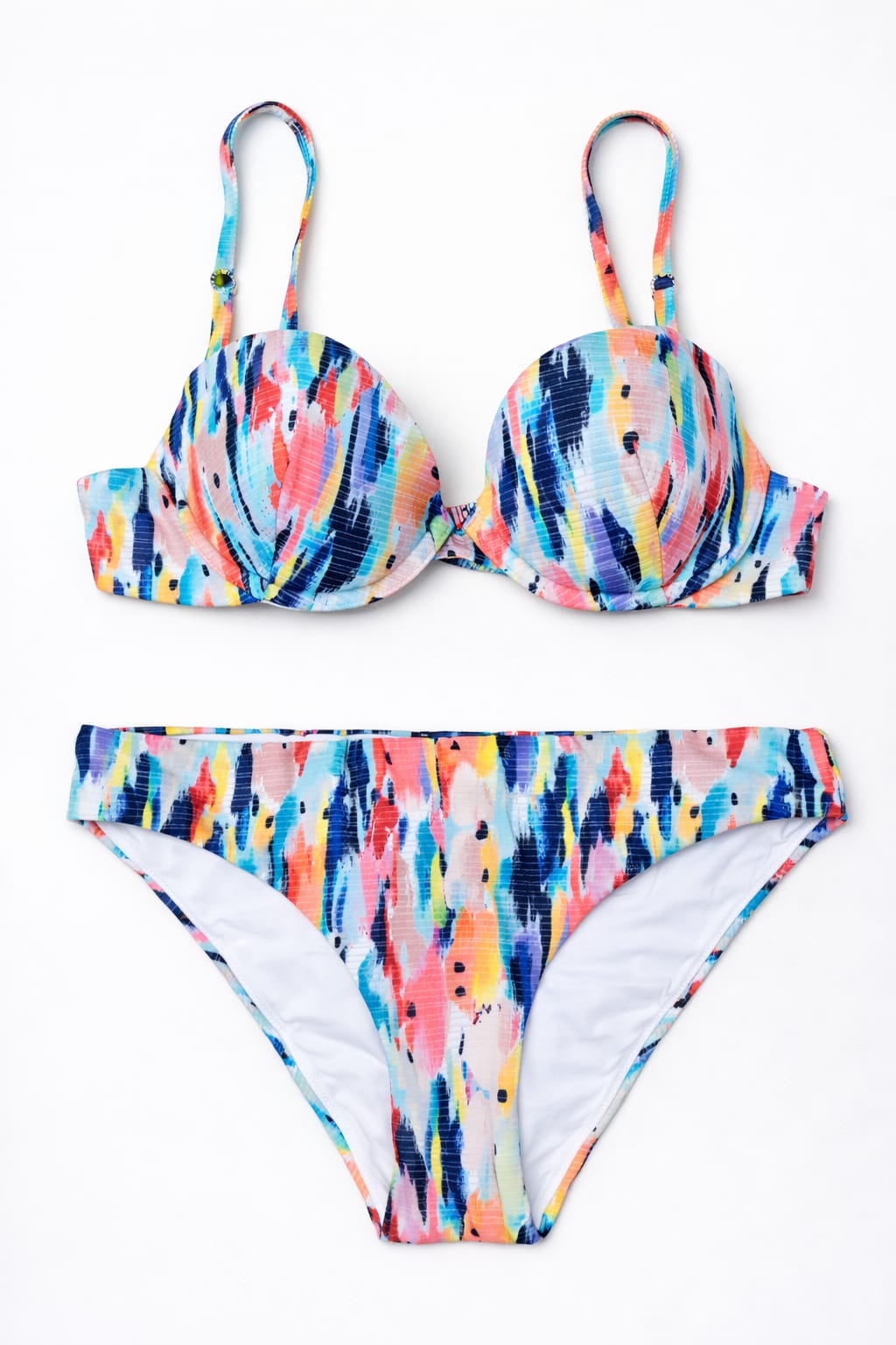 Lote Stock-Mix 1041. De 25 Bañadores y Bikinis de EA7 Emporio Armani. Temporada Verano.