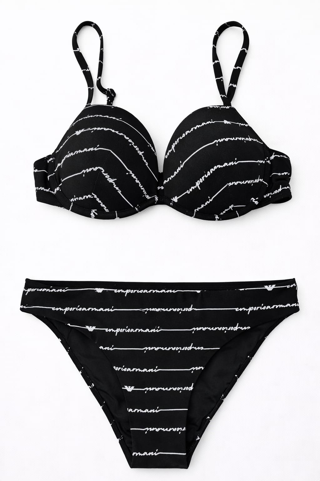 Lote Stock-Mix 1041. De 25 Bañadores y Bikinis de EA7 Emporio Armani. Temporada Verano.