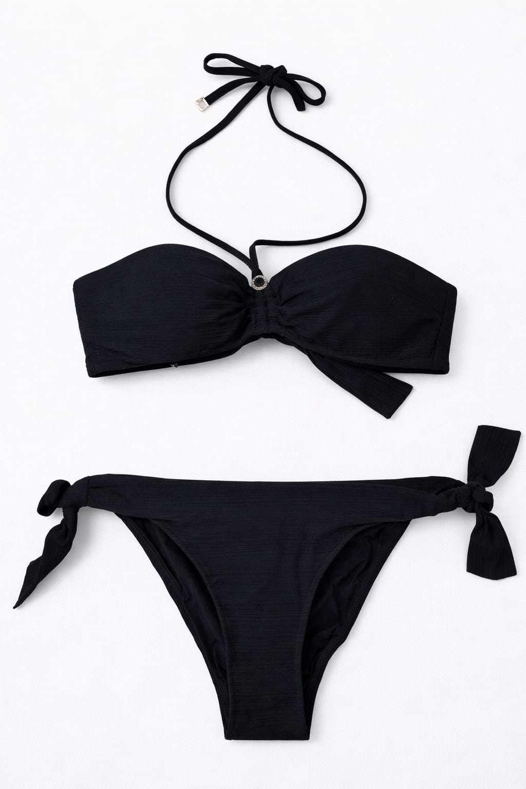 Lote Stock-Mix 1041. De 25 Bañadores y Bikinis de EA7 Emporio Armani. Temporada Verano.