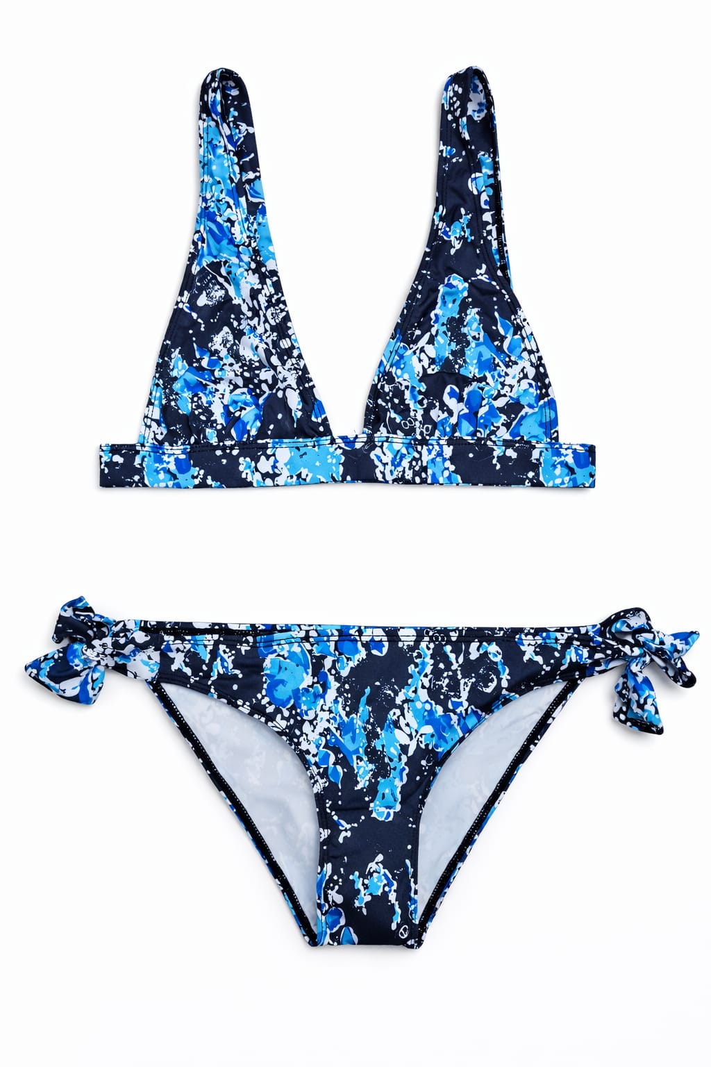 Lote Stock-Mix 1046. De 24 Bañadores y Bikinis de EA7 Emporio Armani. Temporada Verano.