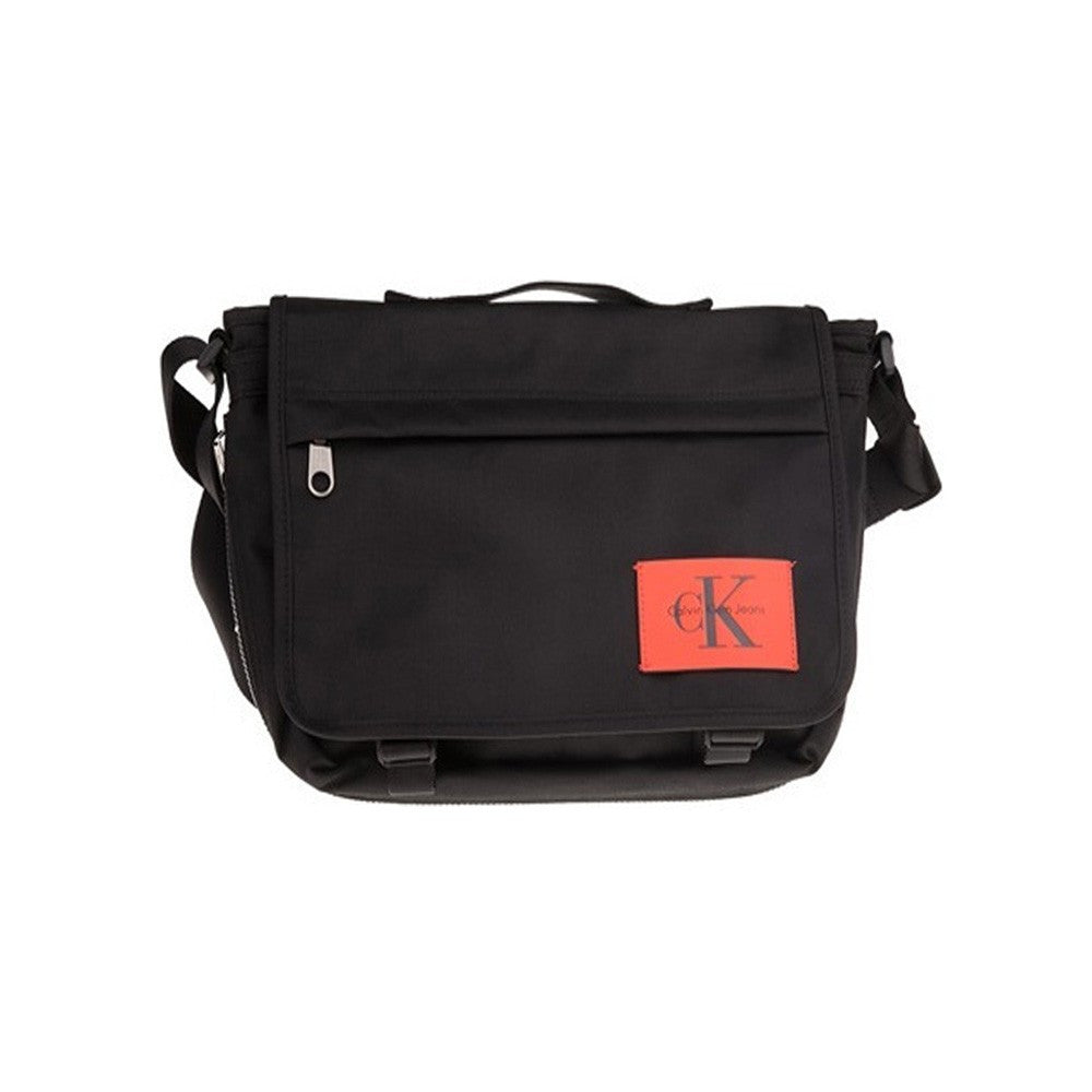 Bolso Calvin Llein Jeans K40K400155 Color Negro con Logo Naranja_395.jpg