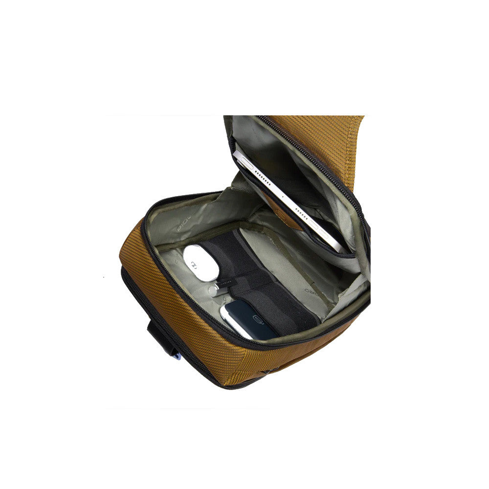 Bandolera / Mochila Piquadro CA6632S137/CU Color Mostaza_8535.jpg
