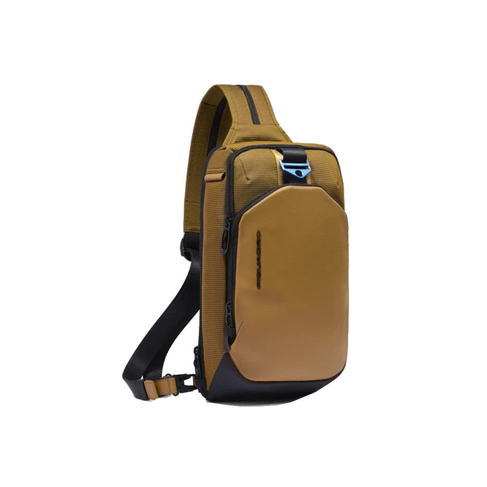 Bandolera / Mochila Piquadro CA6632S137/CU Color Mostaza_8536.jpg