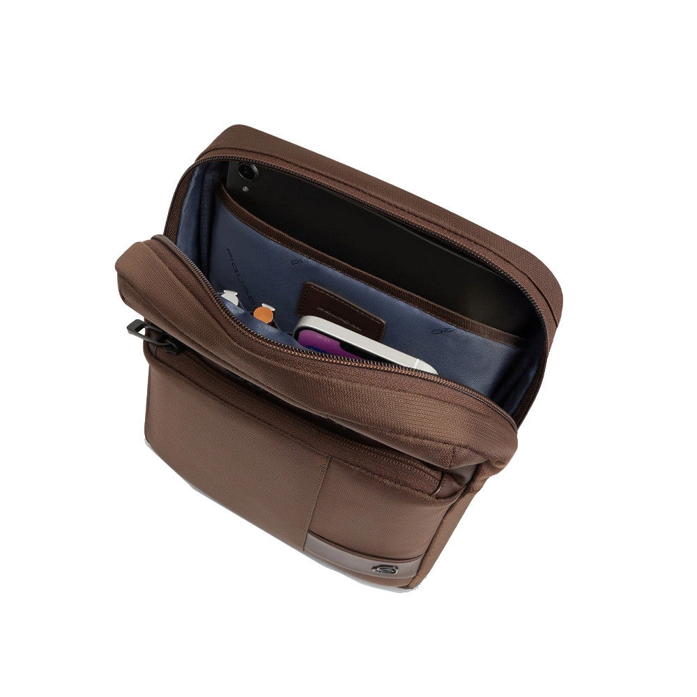 Bandolera Piquadro CA1816W129/M2 Color Marrón Claro_8559.jpg