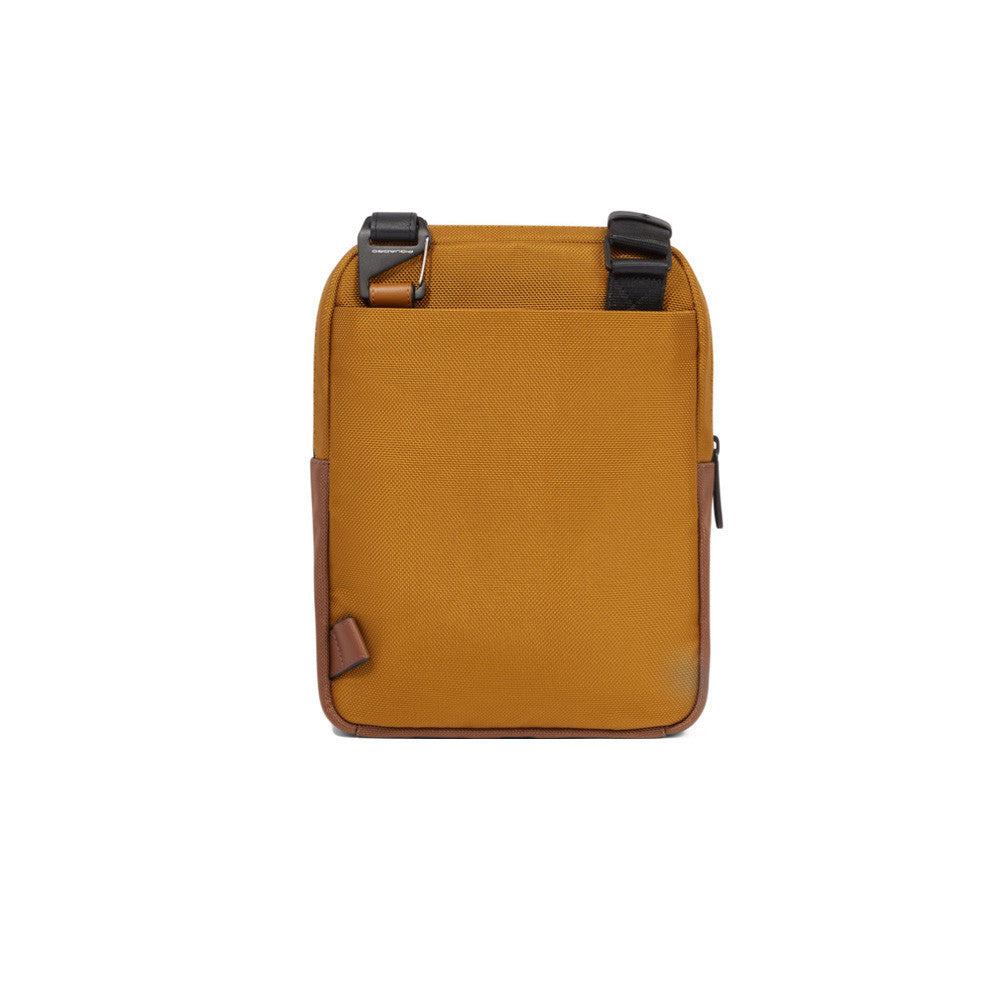 Bandolera Piquadro CA1816BR2S/MCU Color Mostaza_4703.jpg