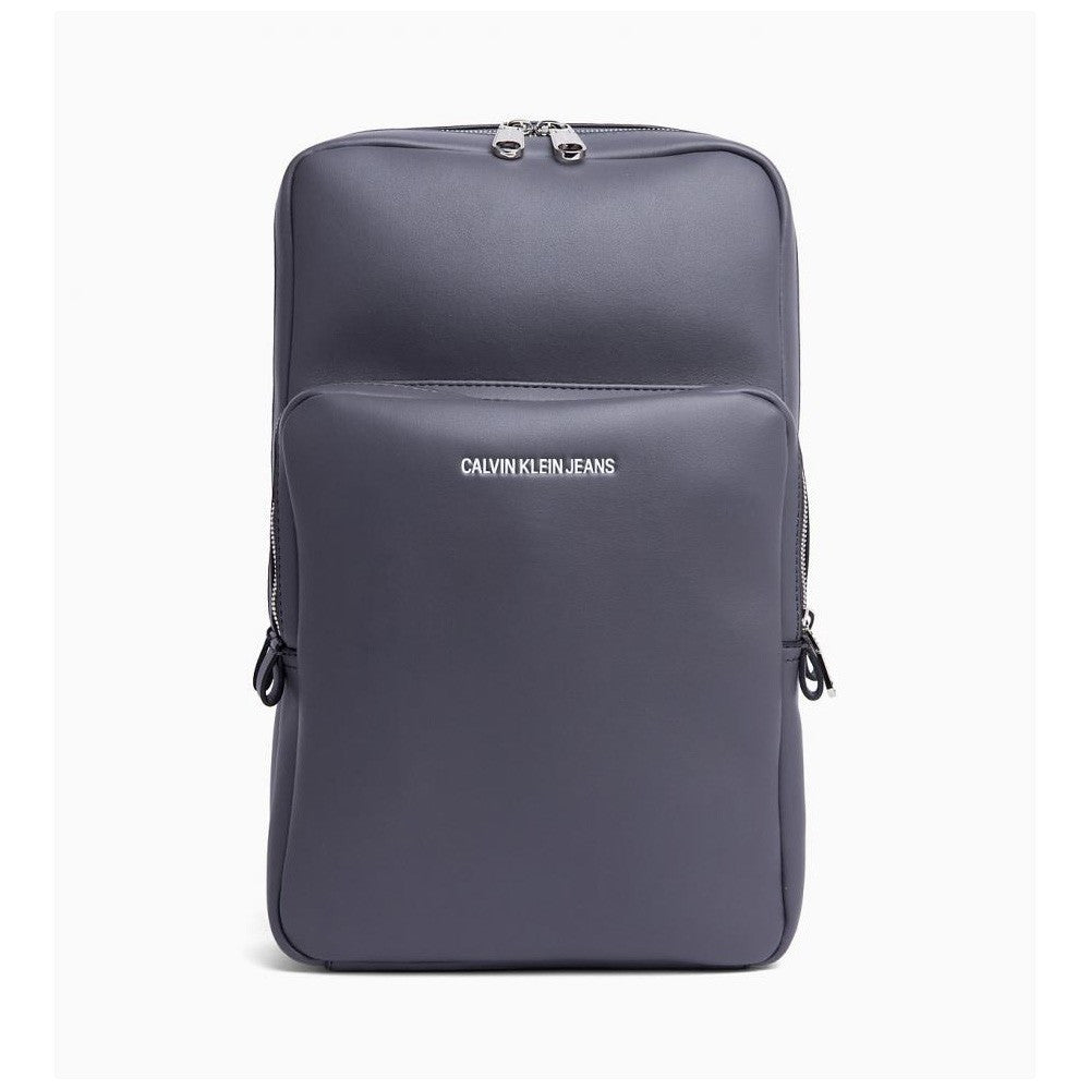 Mochila Calvin Klein K400639014 Color Gris_393.jpg