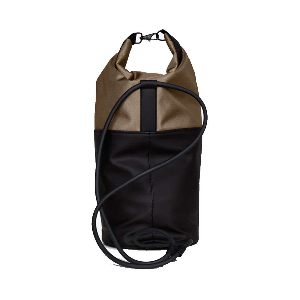 Petate Impermeable RAINS Bucket Sling Bag Color Negro_1739.jpg