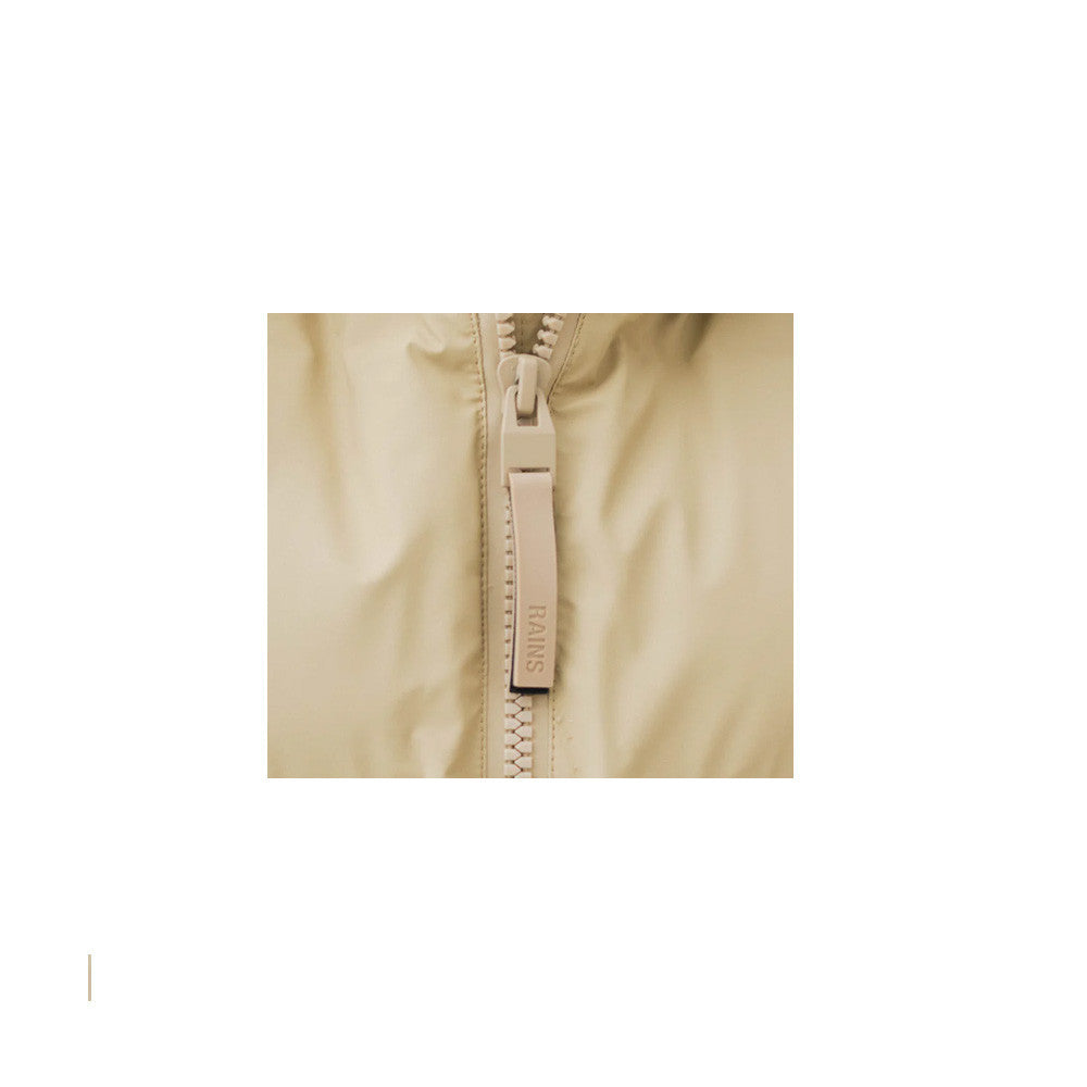 Plumón Impermeable Unisex Rains ALTA PUFFER JACKET 15120 Color Arena_5188.jpg